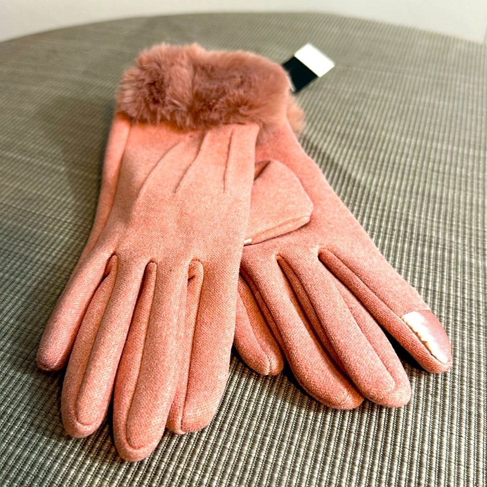 Faux Fur Band Detailed Blush Colored Gloves